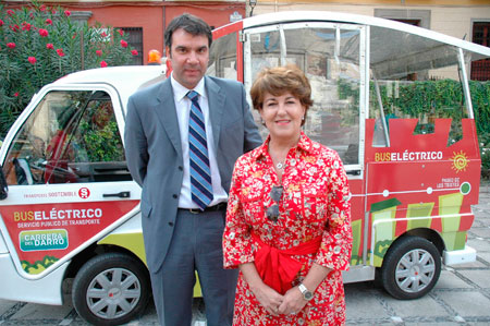 ©Ayto.Granada: Movilidad amplía el servicio de transporte de Carrera del Darro, con un minibús eléctrico más ©Ayto.Granada: Movilidad amplía el servicio de transporte de Carrera del Darro, con un minibús eléctrico más